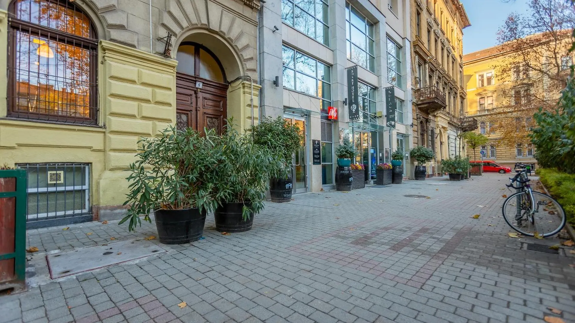 Lovolde Square - Next To Famous Andrassy Avenue Apartment Budapest 0*,  Hungary