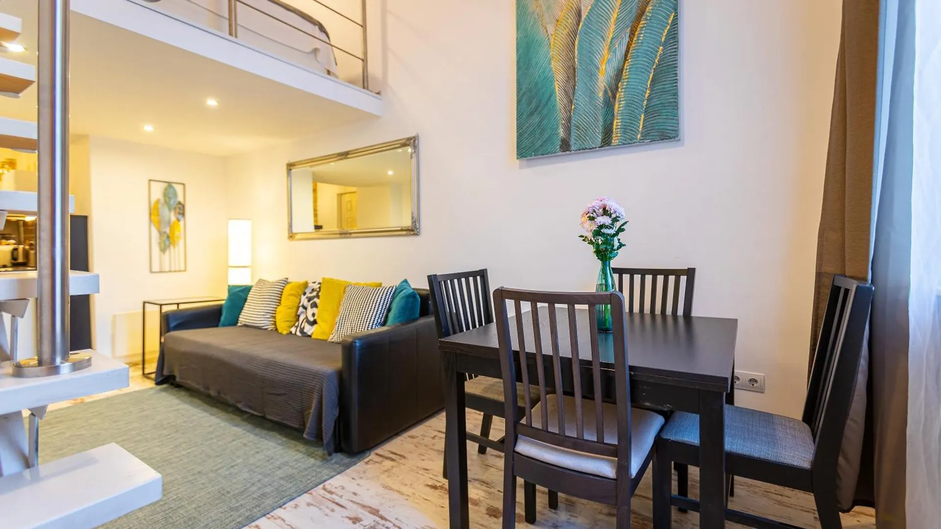 Lovolde Square - Next To Famous Andrassy Avenue Apartment Budapest